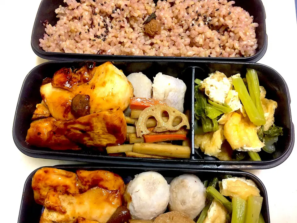 #今日のお弁当 鶏と椎茸の照り焼き、里芋の煮物、ごぼうと蓮根のきんぴら、小松菜と油揚げの炒め煮|Victoryageさん