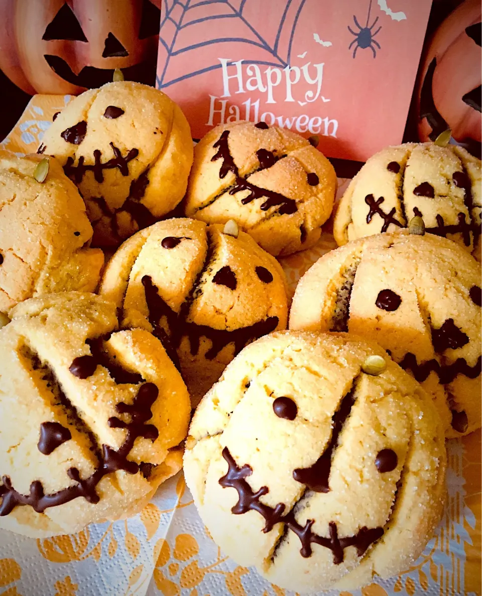 ハロウィン🎃👻🕸クッキーパン
#ハロウィン #プラックココアパウダー#メロンパン|Michiyo Shimizuさん