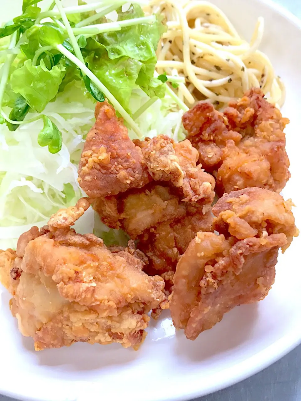 Snapdishの料理写真:鶏もも肉の唐揚げ|学食おばちゃんさん