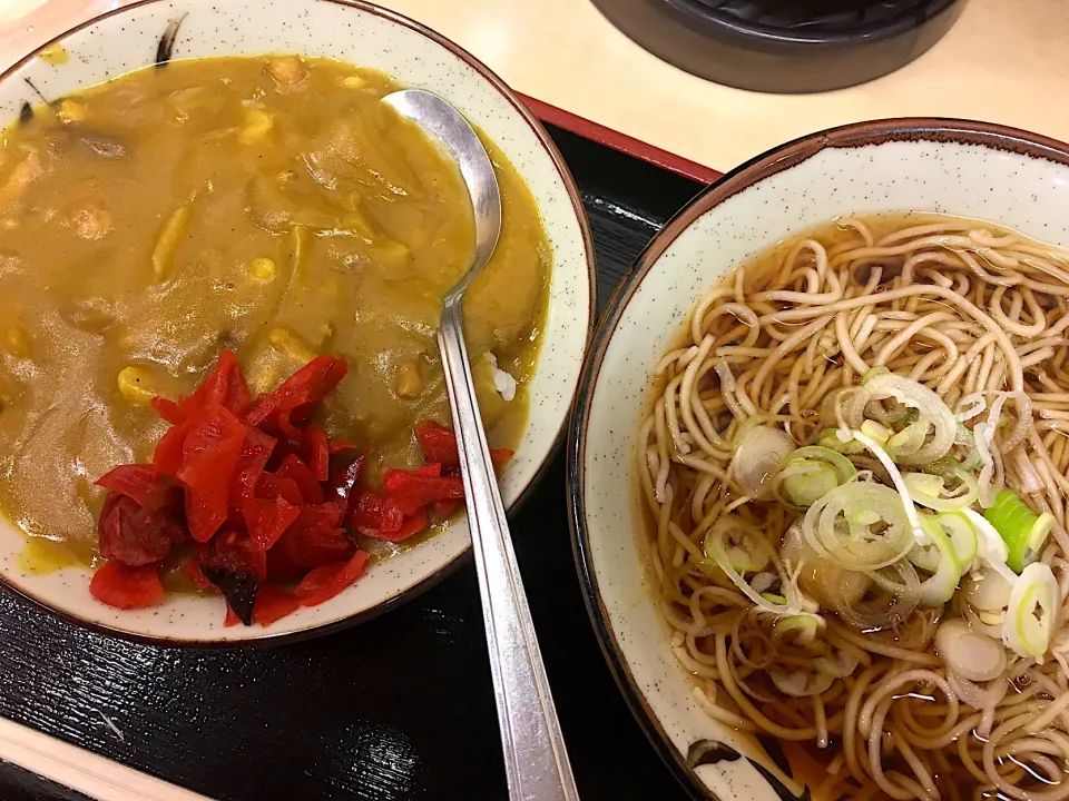 Snapdishの料理写真:そばよし３日め😋
黄色いカレ〜〜🍛💋💕|しろこ🐾໊さん