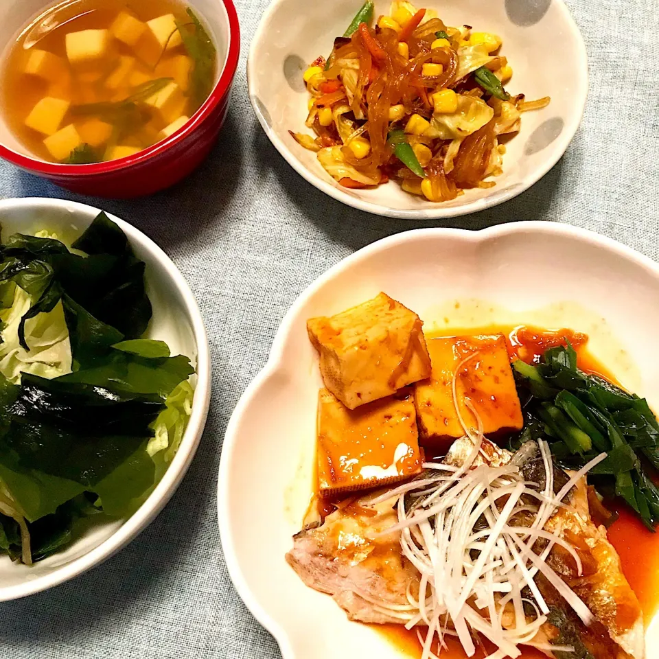 あじの韓国煮♡春雨のカレー炒め♡豆腐のすまし汁♡海藻サラダ♡|まゆかさん