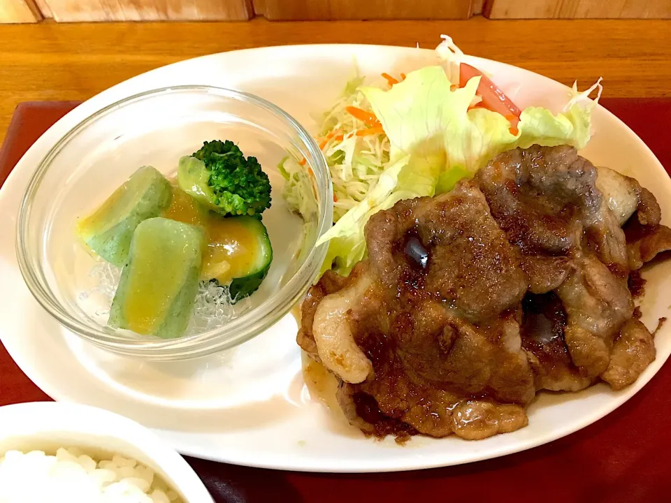 豚肉の生姜焼き定食|茶一郎さん