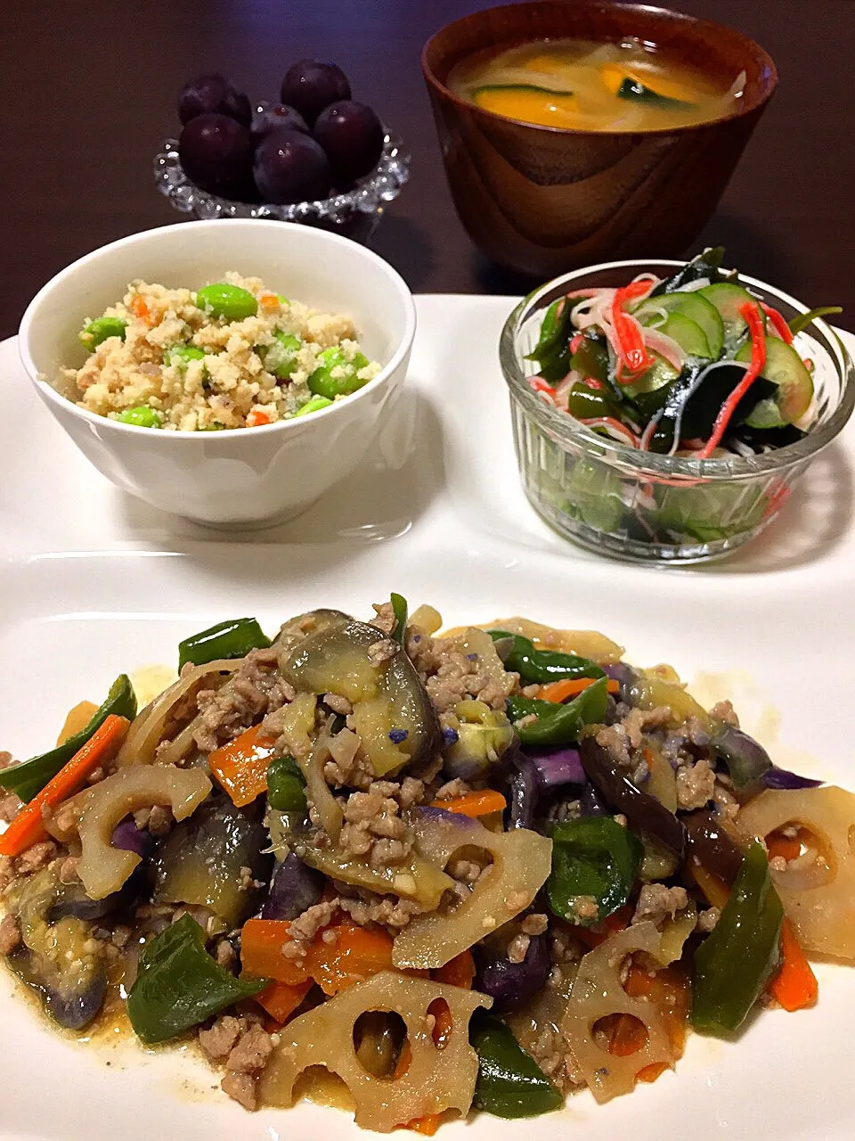 ⭐️挽き肉と野菜の甘辛味噌炒め
⭐️きゅうりとカニカマの酢の物
⭐️卯の花
⭐️カボチャと玉ねぎの味噌汁
⭐️巨峰|よっちぃさん