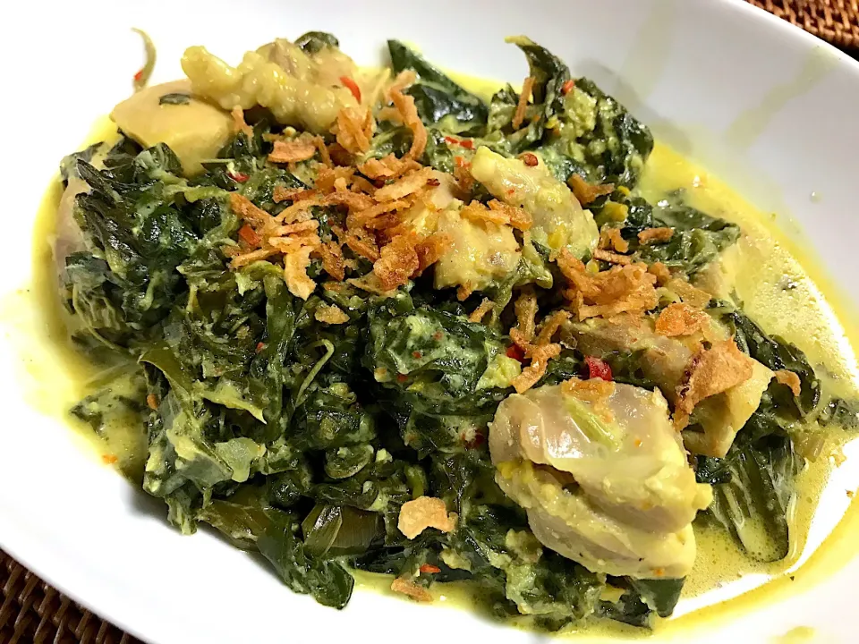 Snapdishの料理写真:Gulai daun singkong|yeni kartikasariさん