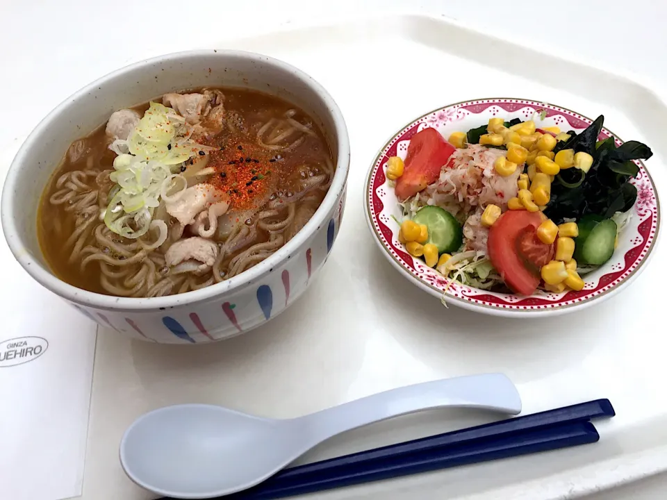 カレー蕎麦、わかめサラダ|Tadahiko Watanabeさん