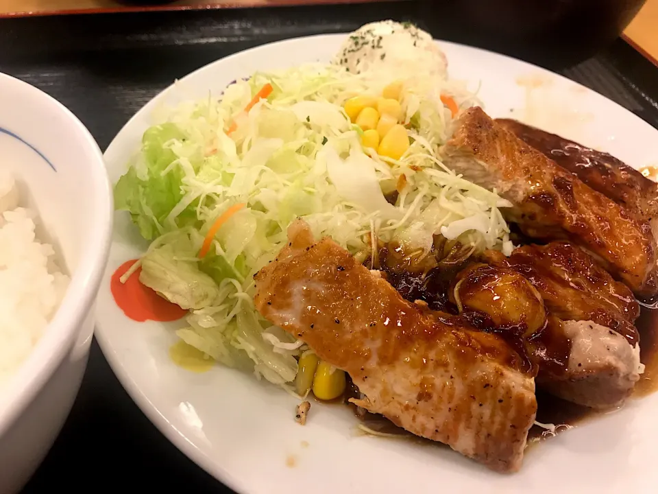 Snapdishの料理写真:厚切り豚テキ定食|LiNxさん