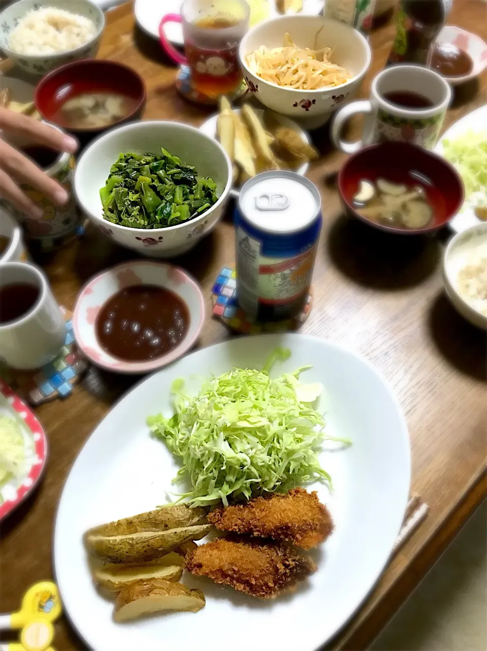 トンカツ・キャベツの千切り・ポテトフライ・つるむらさきのごまポン酢和え・もやしナムル・茄子の味噌汁|ちびろ菌さん