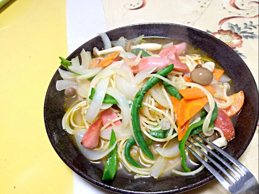 野菜たっぷりソーセージとツナの
スープスパゲッティー🍝|korinoさん