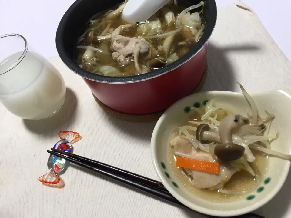 Snapdishの料理写真:今宵もキノコ鍋🍄
#ブナシメジ
#もやしたっぷり 
#マルテンちゃんこ鍋つゆ|Kojiさん