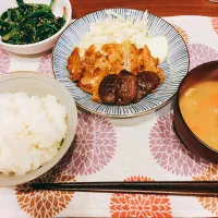 Snapdishの料理写真:胡麻和え
豚肉
豚汁|さやかまるさん