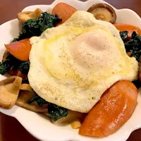 ほうれん草,しいたけ,フランクのトリュフ醤油バター炒め🍳🍀