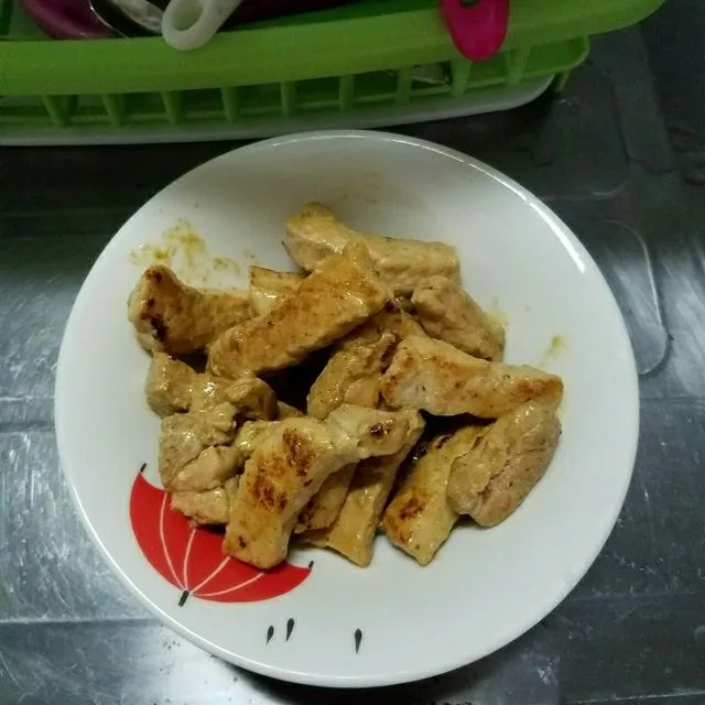 Snapdishの料理写真:とんかつ用のお肉のマヨ醤油|流合瞳さん