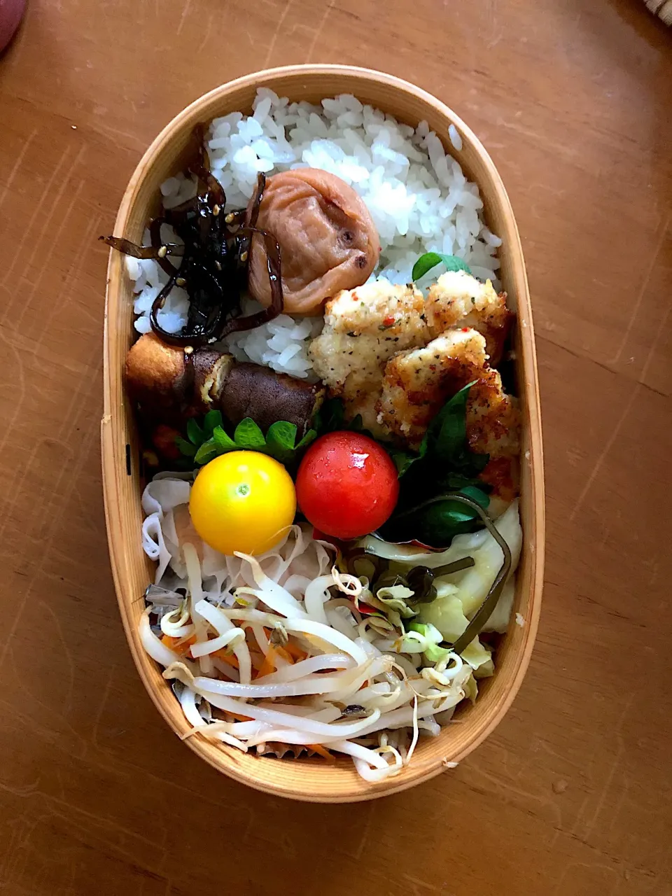 チキンカツ弁当#女子高生#もやしのナムル#キャベツと昆布|Eriko  Naraさん