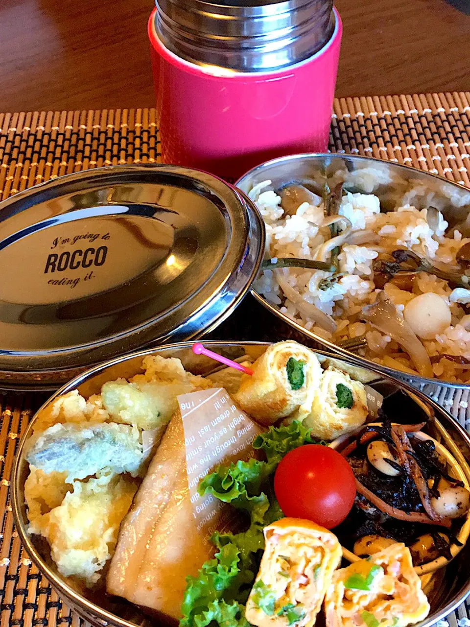 今日の娘ちゃん和食のお弁当だよ🍁

🍁舞茸と山菜の炊き込みご飯
ほっけ焼き🍂
🍁鷄ササミとアスパラの天ぷら
油揚げのネギ味噌クルクル焼き🍂
🍁紅生姜と小ねぎの卵焼き
ひじきの煮物🍂
🍁小松菜と油揚げのお味噌汁|ききさん