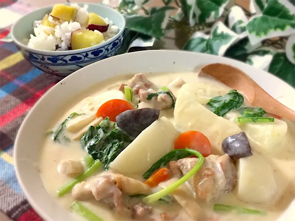 鶏もも肉とかぶのクリーム煮&さつまいもご飯♡|あゆさん