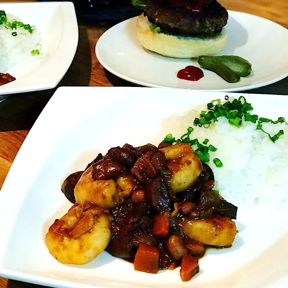 My Mixed Bean Diet #healthyfood  Mixed Bean & Prawn Spice Casserole with Steamed Rice. Plain Hamburger with gherkins & Relish|Emanuel Hayashiさん