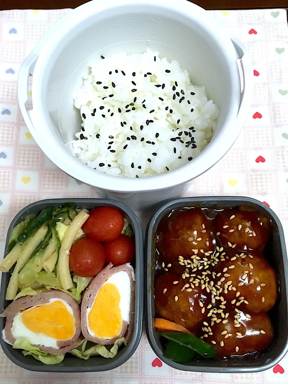 10月27日息子弁当 肉団子甘酢餡かけ  ハムエッグ 明太子マカロニ プチトマト|オリーブさん