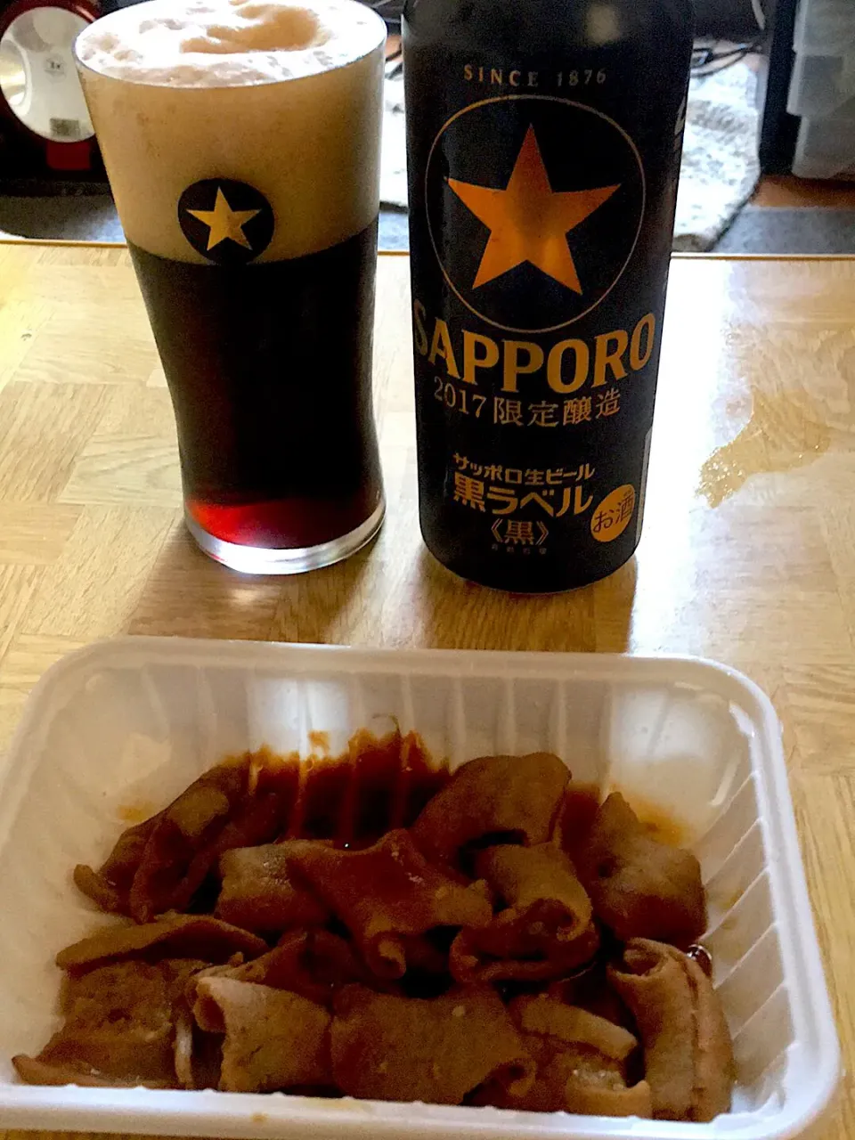 Snapdishの料理写真:夜勤明け牛ホルモン焼き🐃&黒ラベルの黒🍺|Tarou  Masayukiさん