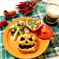 Snapdishの料理写真:ハロウィンパイでモーニングプレート🎃
貴重な晴れのお天気を有効に使いたいですね‼️(﹡ˆᴗˆ﹡)|キャンディさん