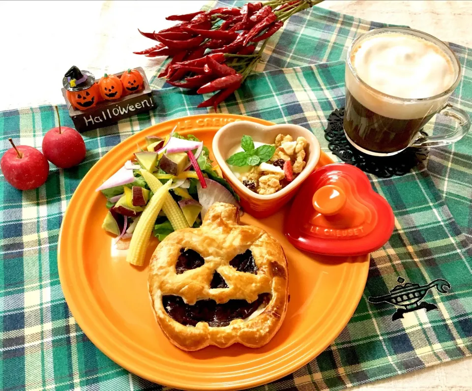 Snapdishの料理写真:ハロウィンパイでモーニングプレート🎃
貴重な晴れのお天気を有効に使いたいですね‼️(﹡ˆᴗˆ﹡)|キャンディさん