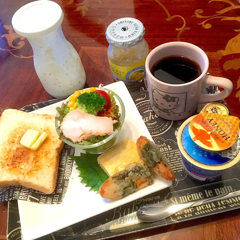 Snapdishの料理写真:今日の朝ごパン(๑´ڡ`๑)バタートースト、鶏大葉梅挟み揚げ、卵焼き、鶏ハムサラダ、ギリシャヨーグルト(蜂蜜)、珈琲|mayumiさん