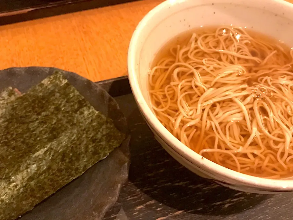 自分で海苔を千切って入れるだけの実に質素なお蕎麦が昨夜の夕餉…🤣|にゃあ（芸名）さん