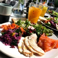 Snapdishの料理写真:🥗話題のデリ&KOMBUCHA🍊|もとぱんさん