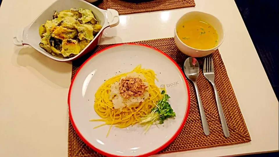 今日の夕食 大根おろしとツナの塩麹パスタ、じゃがいもと舞茸のチーズ焼き、玉ねぎのコンソメスープ|pinknari🐰🌈さん