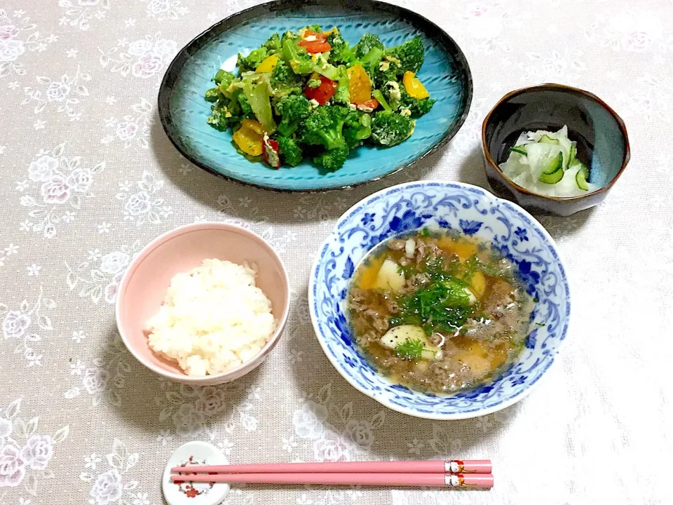 里芋と牛肉のスープ、彩り野菜の卵とじ、大根ときゅうりの明太子和え|小鳥さん