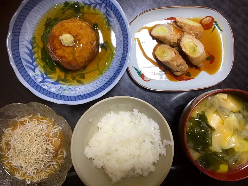 晩ごはん
蓮根まんじゅう
白葱豚ロース巻き
ジャコおろし
お豆腐のお味噌汁|さちっこさん