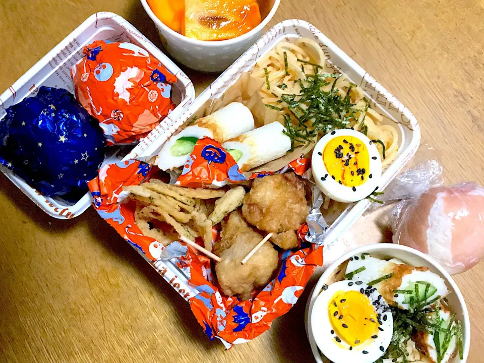 たらこスパと生ハムおむすび弁当ハロウィン風？
娘ママ学校祭弁当。|めぐりんさん