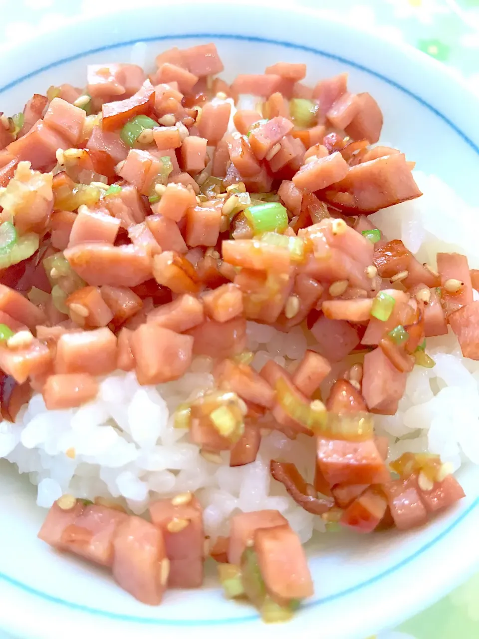 今日の息子の朝飯！

親父特製！焼豚そぼろふりかけ|茂木 和哉さん