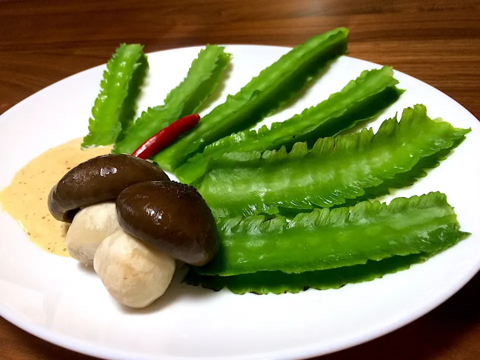 まめさんに教えてもらった「四角まめ」の浅茹で七味マヨ醤油ディップ＆本しめじ🍁|ぱぴこ家さん