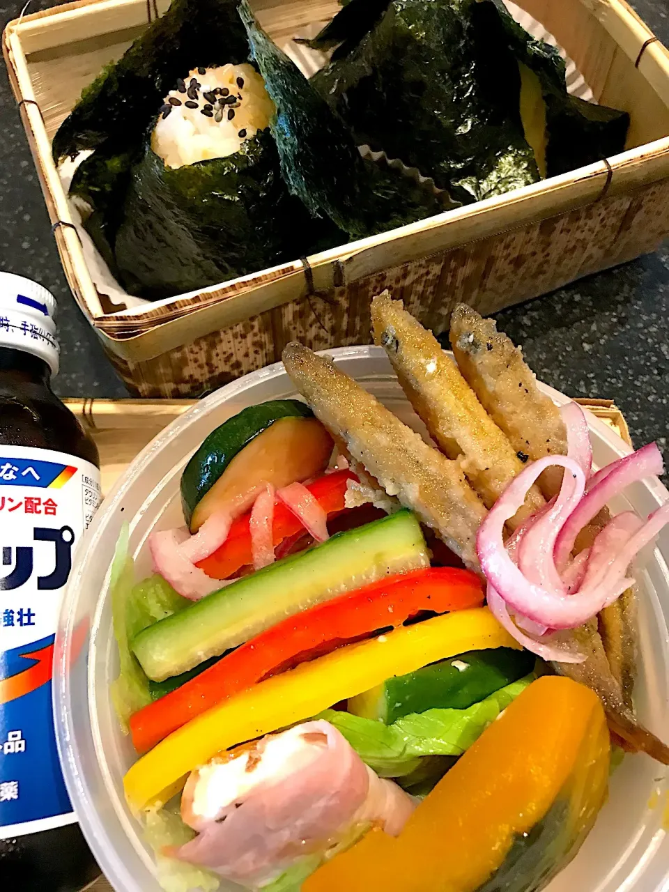 シュトママの
自分弁当🍱マリネサラダとおにぎり|シュトママさん