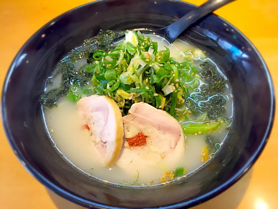 Snapdishの料理写真:季節限定 柚子塩ラーメン|リフルシャッフルさん