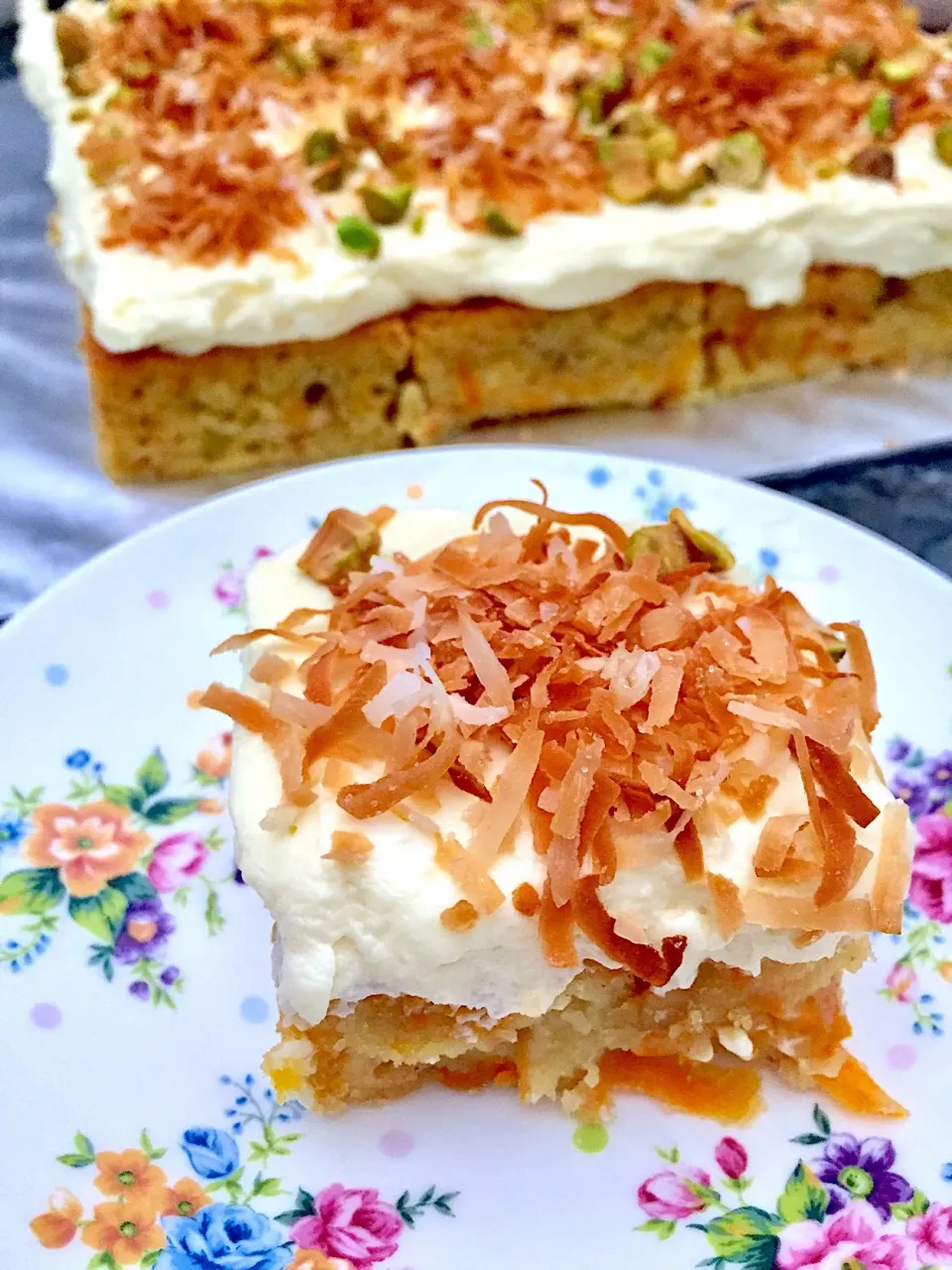 Homemade carrot cake 🎂 for mom|Amy Aliyyaさん