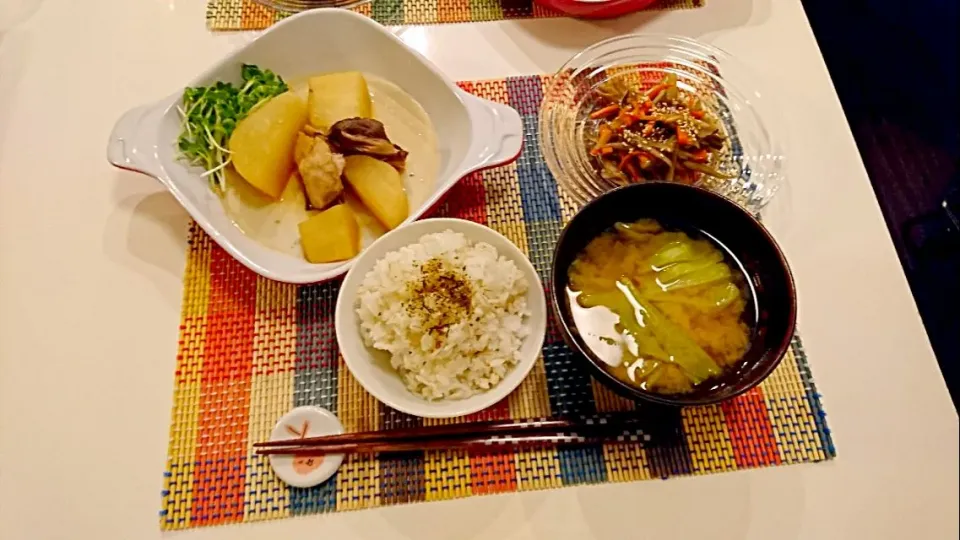 今日の夕食 ぶり大根、舞茸入りきんぴら、麦ご飯、キャベツの味噌汁|pinknari🐰🌈さん