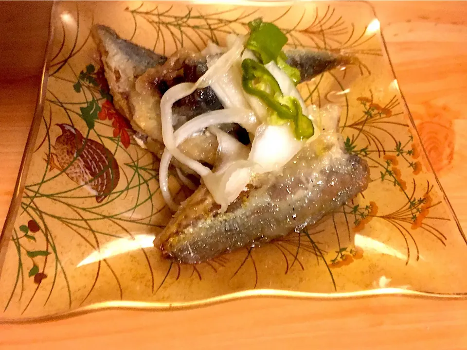 釣った魚をすぐ料理。秋の鯵は大きくなってるので長めにカラッと揚げました。
#鯵の南蛮漬け|もぐもぐさんさん