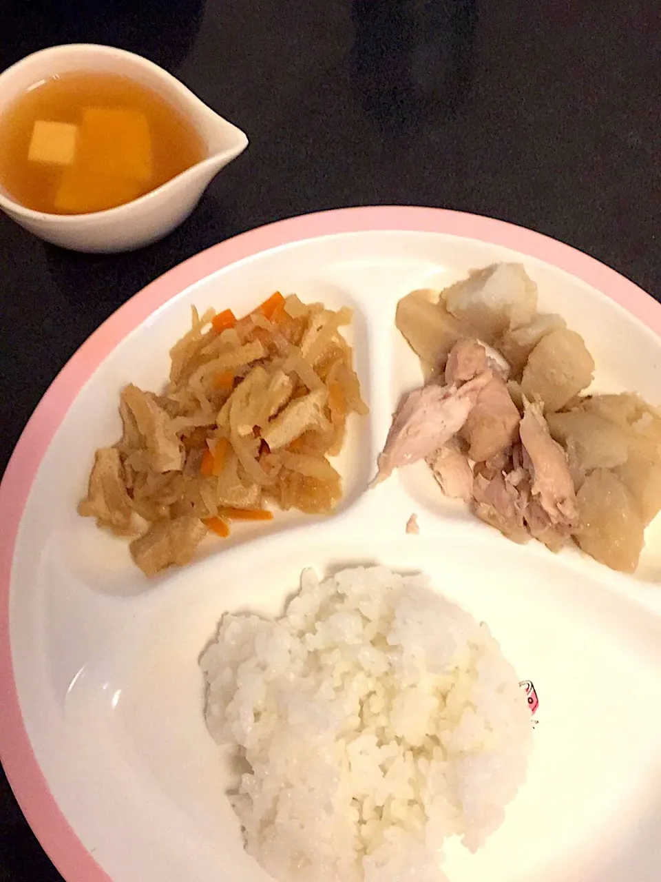 離乳食 夜
・ごはん
・里芋と手羽元の煮物
・切り干し大根の煮物
・豆腐のお味噌汁
・りんご(写真なし)|ぺろたんさん