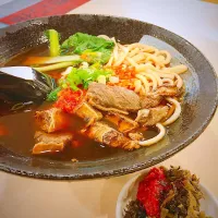 台湾の名物、牛肉麺です。
#台湾の三十年名店サンソンチョウフ|kNightさん