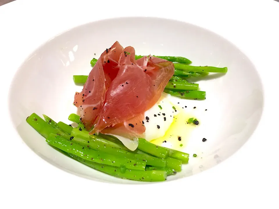 Parma, asparagus & truffle salad|Sky Blueさん