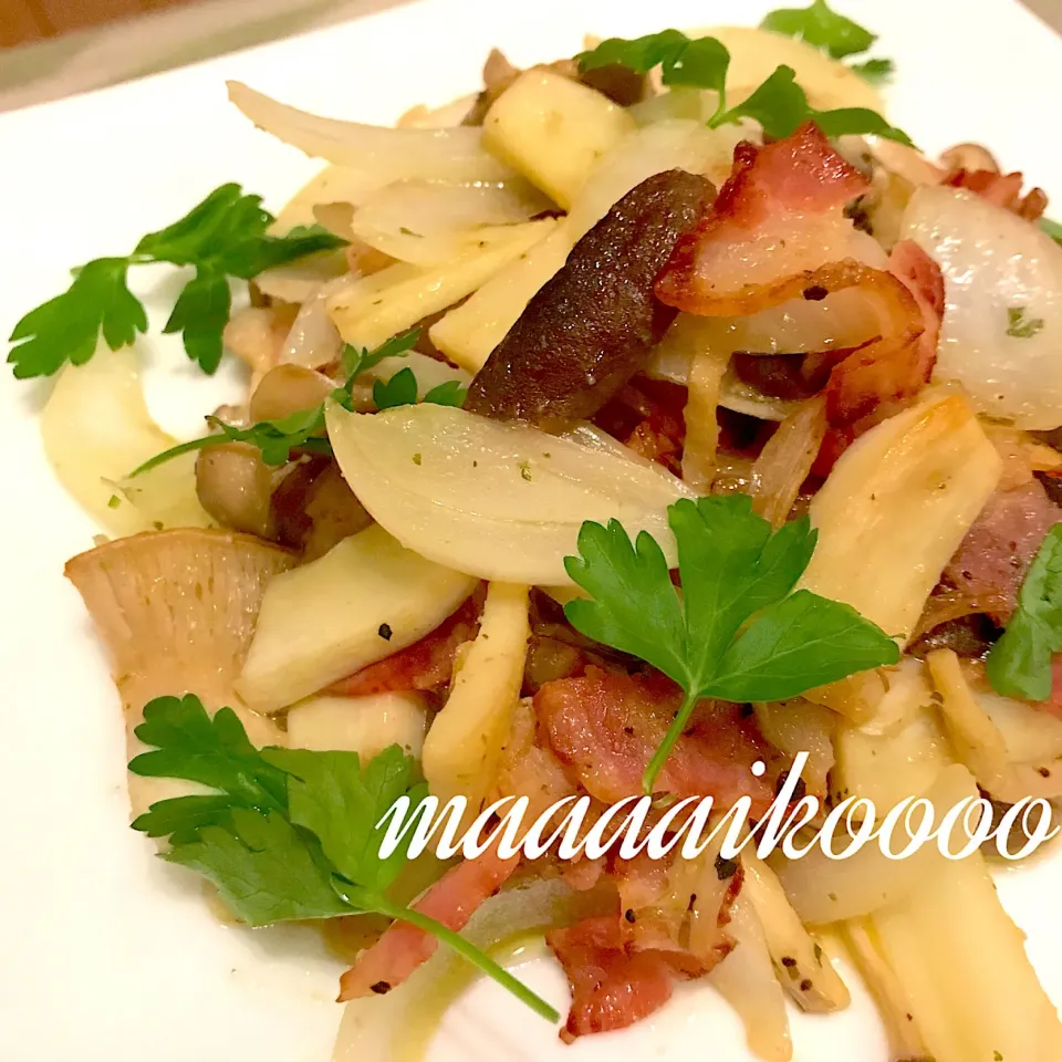 桜央里さんの料理 カリカリベーコンがアクセント🍄きのこのホットサラダ🍄|マイコさん