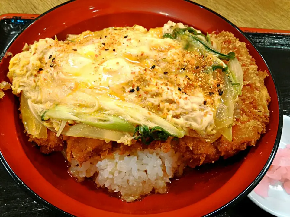 フードコートのカツ丼😁
サクサクふわふわ～(≧∀≦)|深夜特急fさん