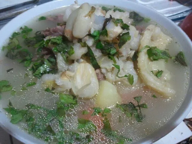 Sopa de mote con carnero y tripas de vaca con hierbas|Justo Romeroさん