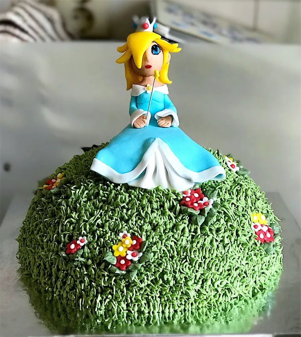 Snapdishの料理写真:Rosalina birthday cake|Lie Lie Chongさん