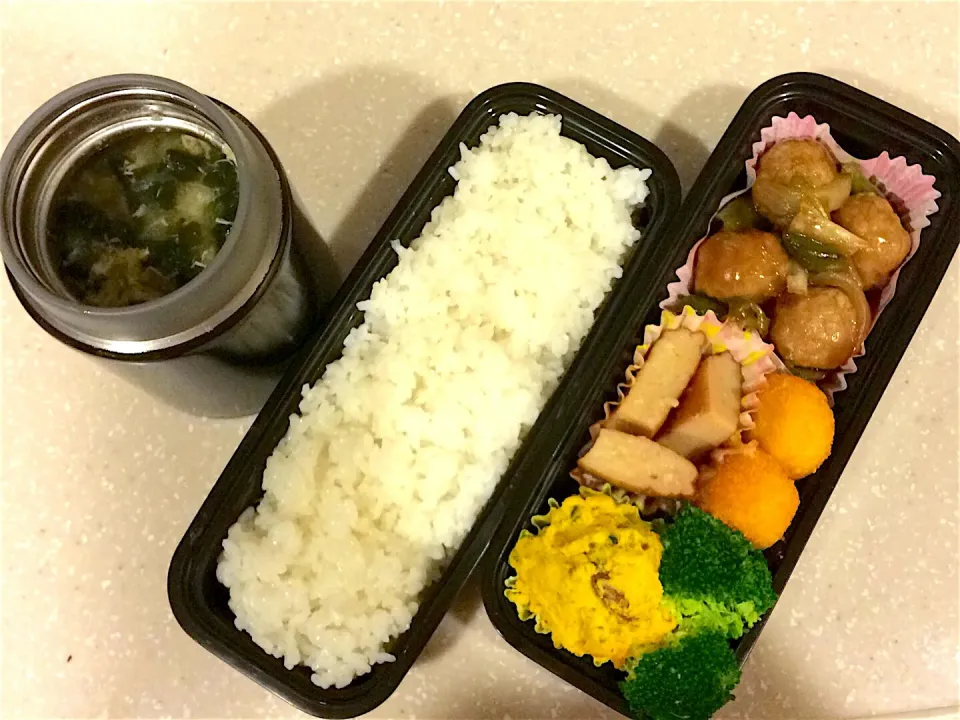 旦那弁当🍱
ご飯
肉団子と野菜の甘酢あん
さつま揚げ煮
クリームコロッケ(冷食)
カボチャサラダ
ブロッコリー
味噌汁(ほうれん草、玉ねぎ、卵)|すがかえさん