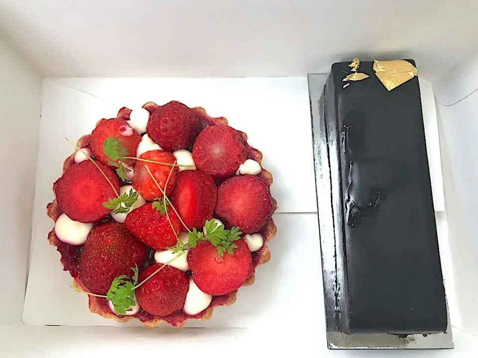 The best strawberry tart and peanut chocolate cake in Perth|woodfiredさん