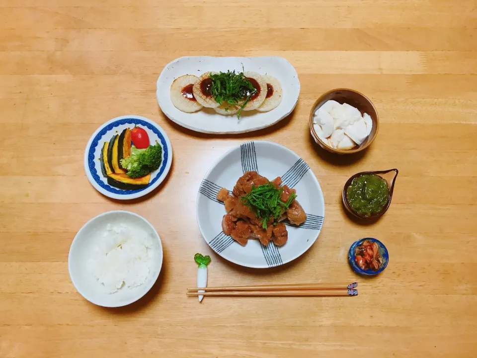 夕ごはん
豚バラ肉の土手角煮
ふろふき大根のゆず味噌味|ちゃみこさん