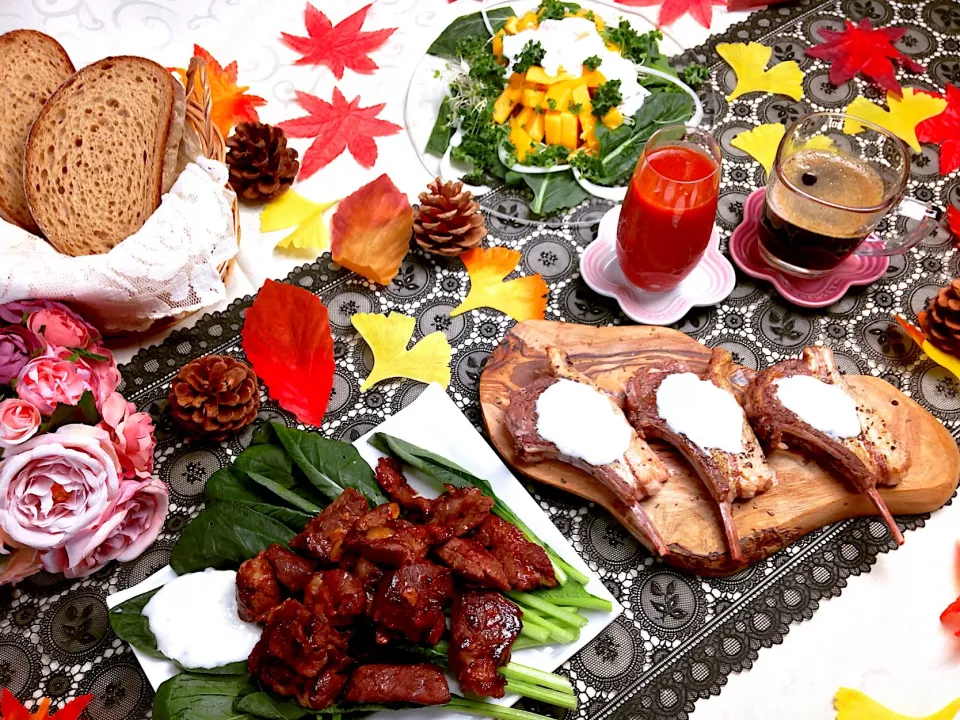 やっと台風が過ぎてパンに牛肉にネスプレッソ！
家族で秋の寒さにも負けないよう久しぶりにお肉たっぷりにしました！
元気にモリモリな朝食で今日からまた加圧トレーニング再開！（╹◡╹）|スモーブロー Sさん