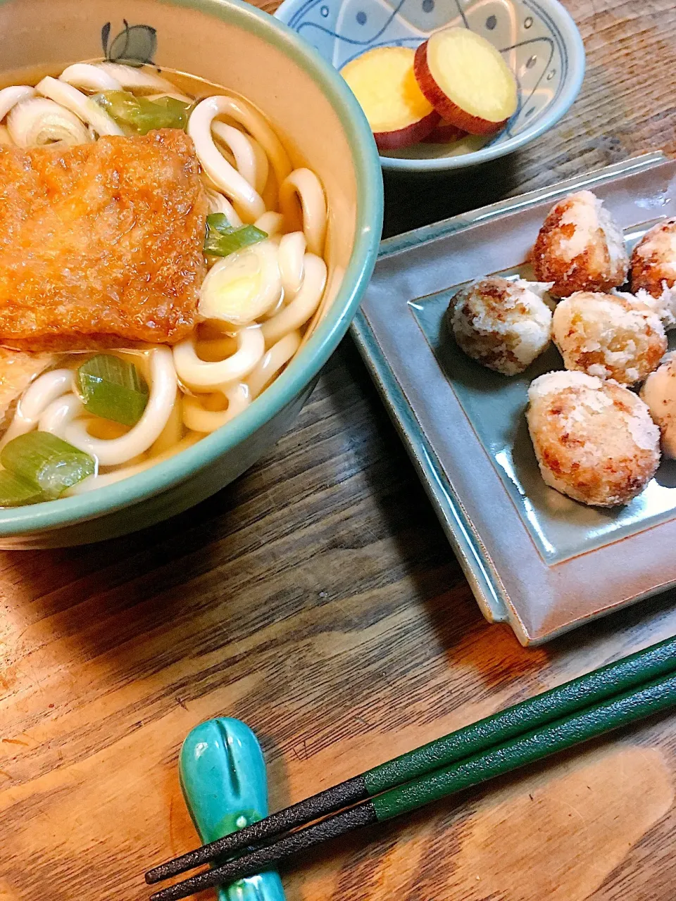 嵐の中のお夕飯
・暖かきつねうどん
・里芋の唐揚げ
・さつまいものオレンジ煮|akiさん